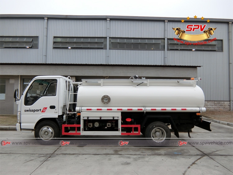 Stainless Steel Fuel Tank Truck ISUZU (4,000 Liters) Left Side View